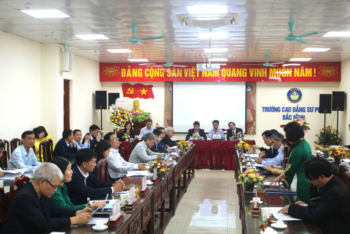 Toàn cảnh toạ đàm "Những vấn đề đặt ra với các trường cao đẳng sư phạm hiện nay" diễn ra ngày 15/3 tại Trường Cao đẳng Sư phạm Bắc Ninh. (Ảnh: Ngọc Mai) GDVN.JPG