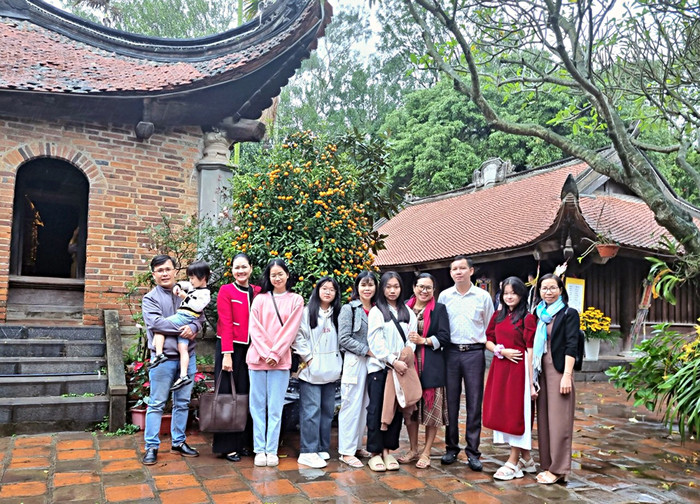 Đoàn dự thi của tỉnh Đồng Nai thăm di tích Chùa Vĩnh Nghiêm. (Ảnh: Sở Giáo dục và Đào tạo tỉnh Bắc Giang) Bắc Giang 9.jpg