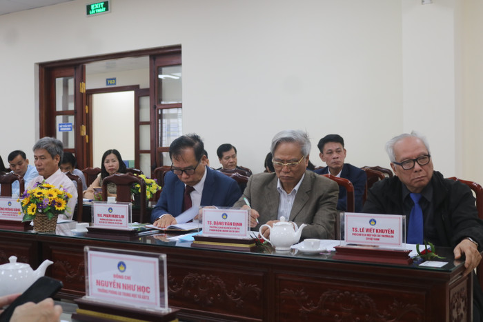 Lãnh đạo Hiệp hội Các trường đại học, cao đẳng Việt Nam dự hội thảo. Ảnh: Ngọc Mai GDVN1.JPG