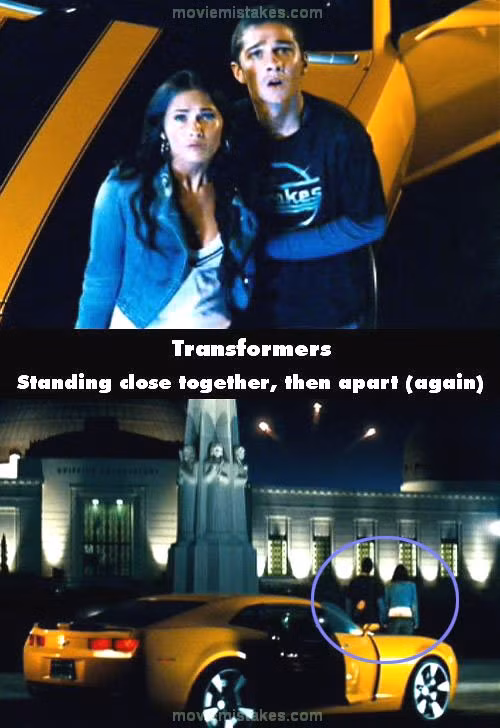 Khoảng cách giữa Sam và Mikaela thay đổi liên tục, lúc thì họ đứng tách ra, lúc sát lại, rồi lại tách ra.