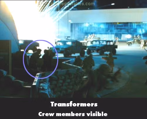 Người trong đoàn làm phim lọt vào cảnh quay căn cứ ở Quatar bị tấn công.