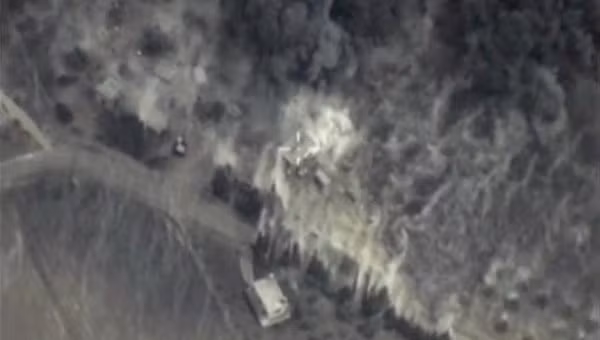 Ảnh máy bay Nga không kích mục tiêu IS tại Syria. Ảnh Rian.