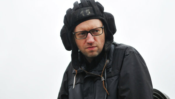 Ông Yatsenyuk đã bị Thủ tướng Czech gọi là "Thủ tướng của chiến tranh". Ông Yatsenyuk đã bị Thủ tướng Czech gọi là "Thủ tướng của chiến tranh".