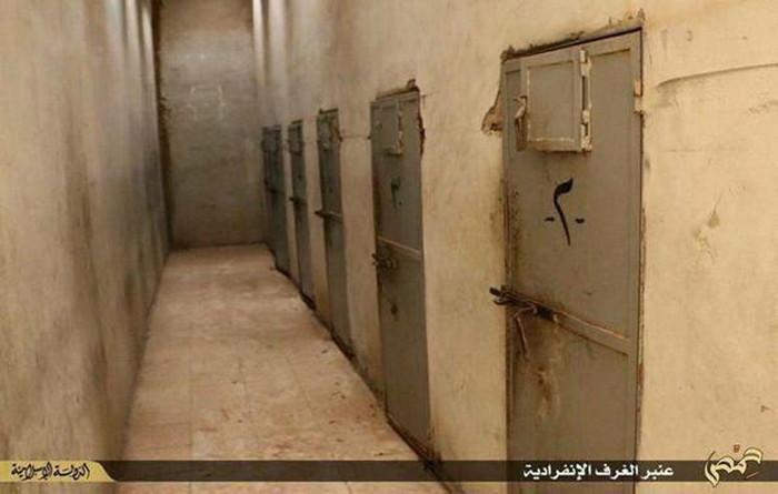 Bên trong nhà tù Tadmur. Bên trong nhà tù Tadmur.