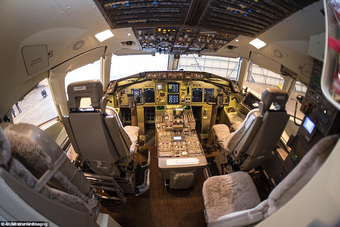 Phòng điều khiển trên chiếc Boeing 757 của ông Trump.