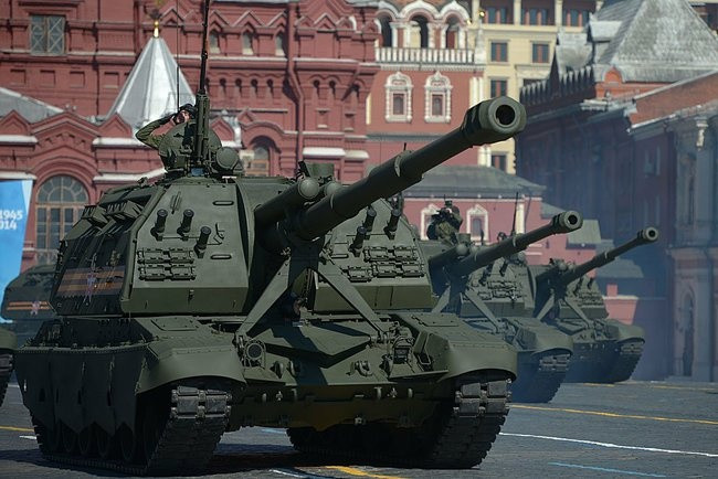 Mỹ và Nga hiện đại hóa kho vũ khí của họ và Moscow tăng đầu tư cho khả năng răn đe hạt nhân của mình khiến thế giới đối mặt với một thời kỳ "cạnh tranh quân sự sâu sắc hơn". Mỹ và Nga hiện đại hóa kho vũ khí của họ và Moscow tăng đầu tư cho khả năng răn đe hạt nhân của mình khiến thế giới đối mặt với một thời kỳ "cạnh tranh quân sự sâu sắc hơn".