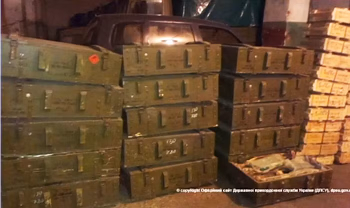 Ảnh được cho là số vũ khí quân đội Ukraine tịch thu trên xe tải Kamaz. Ảnh được cho là số vũ khí quân đội Ukraine tịch thu trên xe tải Kamaz.