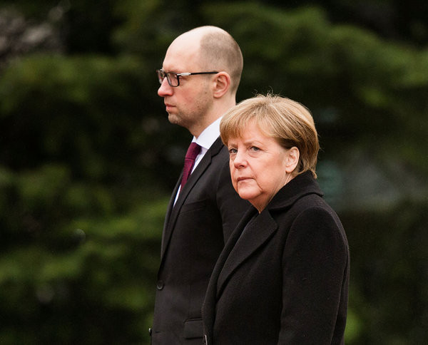 Thủ tướng Ukraine Yatsenyuk và Thủ tướng Đức Angela Merkel. Thủ tướng Ukraine Yatsenyuk và Thủ tướng Đức Angela Merkel.