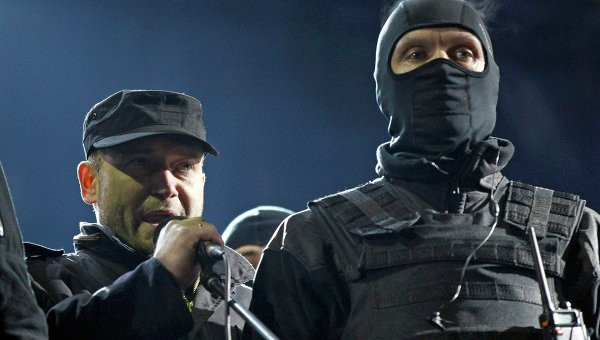 Dmitry Yarosh (trái), lãnh đạo tổ chức Right Sector. Ảnh Rian. Dmitry Yarosh (trái), lãnh đạo tổ chức Right Sector. Ảnh Rian.