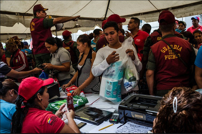 Các địa điểm bán hàng do chính phủ trợ cấp đều được giám sát chặt chẽ để đảm bảo một người không mua quá một lần mỗi tuần.