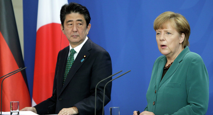 Thủ tướng Nhật Bản Shinzo Abe (trái) và Thủ tướng Đức Angela Merkel. Ảnh Sputnik. Thủ tướng Nhật Bản Shinzo Abe (trái) và Thủ tướng Đức Angela Merkel. Ảnh Sputnik.