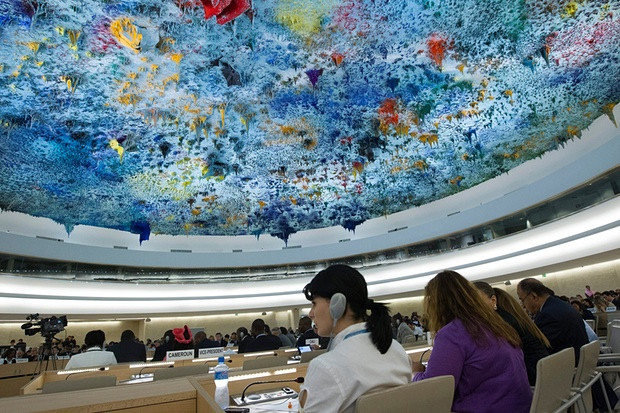 Các chuyên gia cho rằng Liên Hợp Quốc hiện nay quá cồng kềnh, kém hiệu quả và phi dân chủ, và bị thống trị bởi những quốc gia giàu có. Ảnh Guardian. Các chuyên gia cho rằng Liên Hợp Quốc hiện nay quá cồng kềnh, kém hiệu quả và phi dân chủ, và bị thống trị bởi những quốc gia giàu có. Ảnh Guardian.