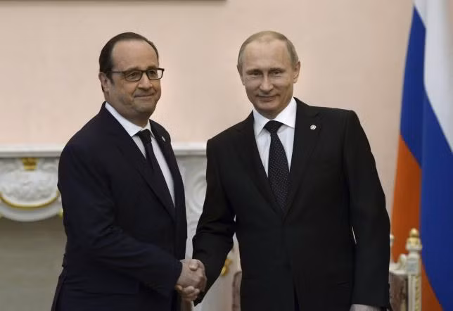 Tổng thống Pháp Francois Hollande và người đồng nhiệm Vladimir Putin.