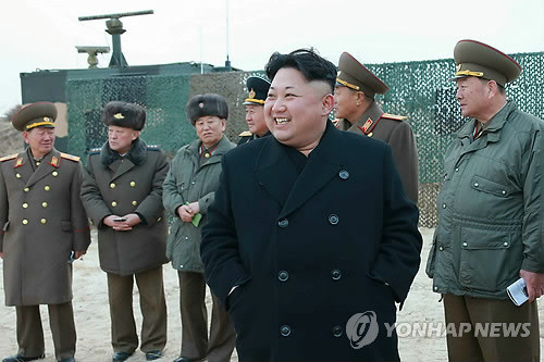Lãnh đạo Triều Tiên Kim Jong-un thị sát tập trận bắn đạn thật của các nữ xạ thủ. Lãnh đạo Triều Tiên Kim Jong-un thị sát tập trận bắn đạn thật của các nữ xạ thủ.