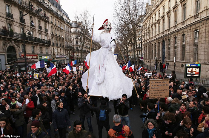 Cuộc chiến chống khủng bố trở nên căng thẳng hơn bao giờ hết khi nó đã đến tận cửa các nước phương Tây.