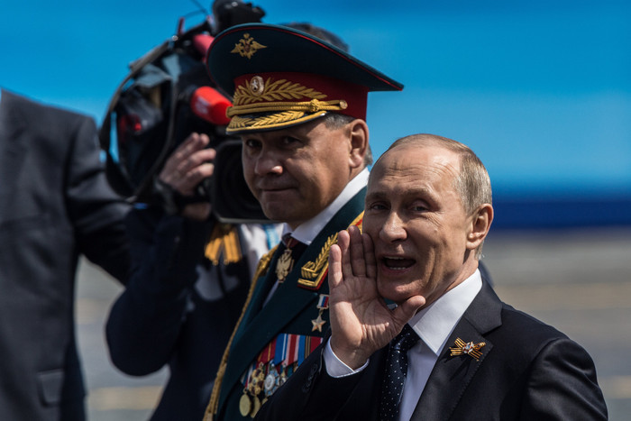Tổng thống Nga Vladimir Putin và Bộ trưởng Quốc phòng Sergei Shoigu (trái). Ảnh Business Insider. Tổng thống Nga Vladimir Putin và Bộ trưởng Quốc phòng Sergei Shoigu (trái). Ảnh Business Insider.
