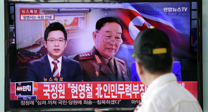 Truyền thông Hàn Quốc đưa tin về sự xuất hiện của Hyon Yong-chol trên truyền hình Triều Tiên sau thông tin bị xử tử. Truyền thông Hàn Quốc đưa tin về sự xuất hiện của Hyon Yong-chol trên truyền hình Triều Tiên sau thông tin bị xử tử.