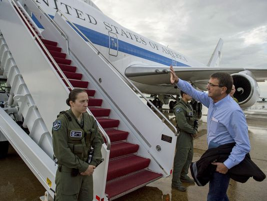 Bộ trưởng Quốc phòng Mỹ Ash Carter khởi hành đến thăm châu Âu ngày 21/6. Bộ trưởng Quốc phòng Mỹ Ash Carter khởi hành đến thăm châu Âu ngày 21/6.