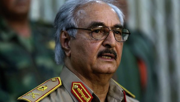 Tướng Khalifa Haftar vẫn trung thành với lãnh đạo Gaddafi sau khi chính quyền của ông bị sụp đổ và bị giết.