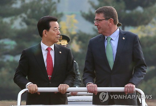 Bộ trưởng Quốc phòng Mỹ Ashton Carter (phải) và Bộ trưởng Quốc phòng Hàn Quốc Han Min-koo. Ảnh Yonhap. Bộ trưởng Quốc phòng Mỹ Ashton Carter (phải) và Bộ trưởng Quốc phòng Hàn Quốc Han Min-koo. Ảnh Yonhap.