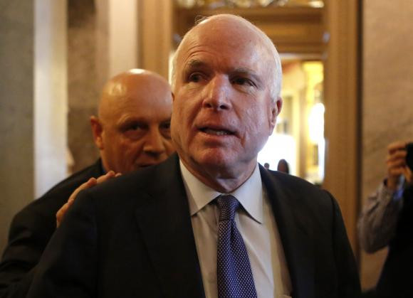 Thượng nghị sĩ John McCain. Thượng nghị sĩ John McCain.