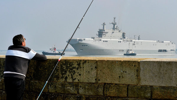 Tàu Mistral. Ảnh Rian. Tàu Mistral. Ảnh Rian.