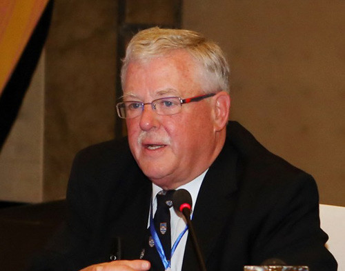 Ông Carl Thayer, chuyên gia về vấn đề châu Á và là một giáo sư danh dự tại Đại học New South Wales tại Học viện Quốc phòng Úc. Ông Carl Thayer, chuyên gia về vấn đề châu Á và là một giáo sư danh dự tại Đại học New South Wales tại Học viện Quốc phòng Úc.