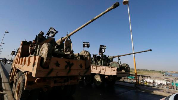 Trước sự triển khai quân đội ấn tượng của Nga tại Syria, hàng ngàn kẻ khủng bố đang tháo chạy khỏi quốc gia này. Ảnh RT