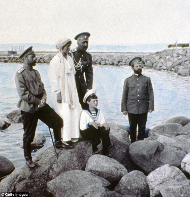 Hoàng tử Alexei qua đời khi 13 tuổi.