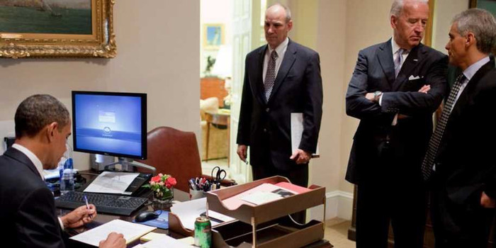 Tổng thống Barack Obama tại bàn làm việc. Tổng thống Barack Obama tại bàn làm việc.