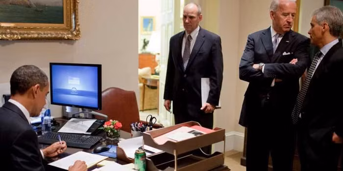 Tổng thống Barack Obama tại bàn làm việc.