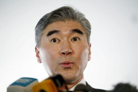 Sung Kim, đại diện đặc biệt của Mỹ về chính sách đối với Triều Tiên. Sung Kim, đại diện đặc biệt của Mỹ về chính sách đối với Triều Tiên.