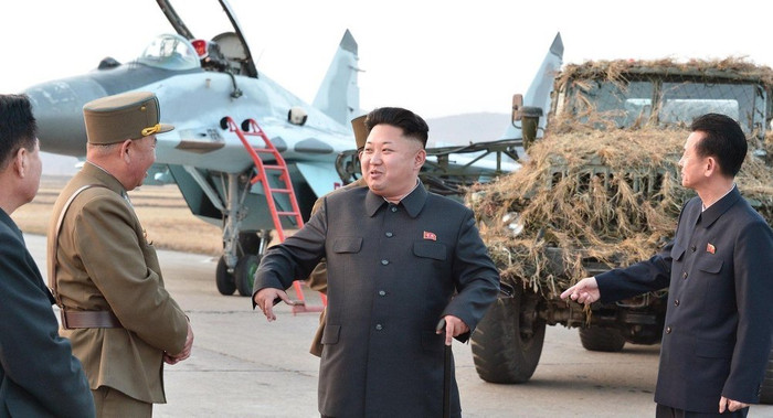 Lãnh đạo Triều Tiên Kim Jong-un (giữa). Lãnh đạo Triều Tiên Kim Jong-un (giữa).
