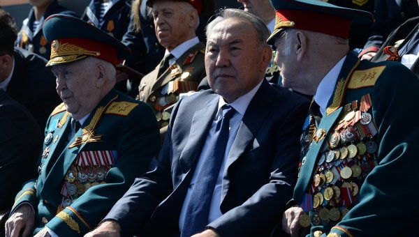 Tổng thống Kazakhstan Nursultan Nazarbayev (giữa). Tổng thống Kazakhstan Nursultan Nazarbayev (giữa).