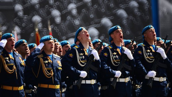 Binh sĩ Nga hô vang khẩu hiệu "Hoan hô" khi tiến vào Quảng trường Đỏ, Binh sĩ Nga hô vang khẩu hiệu "Hoan hô" khi tiến vào Quảng trường Đỏ,