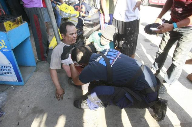 Nhóm Hồi giáo cực đoan Abu Sayyaf được cho là thủ phạm của vụ tấn công. Nhóm Hồi giáo cực đoan Abu Sayyaf được cho là thủ phạm của vụ tấn công.
