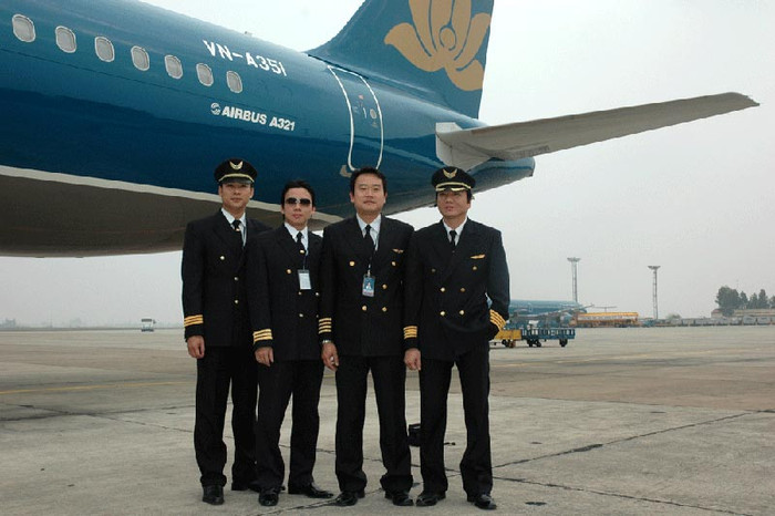 Sự bất mãn về mức lương đã khiến một loạt phi công nội của Vietnam Airlines xin nghỉ ốm. Sự bất mãn về mức lương đã khiến một loạt phi công nội của Vietnam Airlines xin nghỉ ốm.