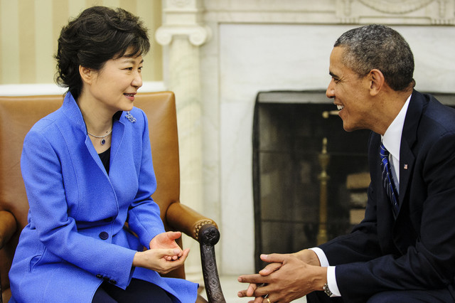 Tổng thống Park Geun-hye và Tổng thống Mỹ Barack Obama sẽ có một hội nghị thượng đỉnh tại Washington trong chuyến thăm nước Mỹ ngày 16/6 tới của bà Park. Tổng thống Park Geun-hye và Tổng thống Mỹ Barack Obama sẽ có một hội nghị thượng đỉnh tại Washington trong chuyến thăm nước Mỹ ngày 16/6 tới của bà Park.