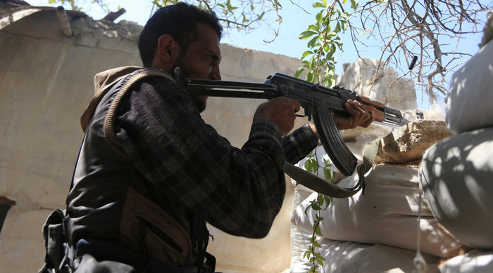 Một tay súng nổi dậy Syria. Ảnh RT