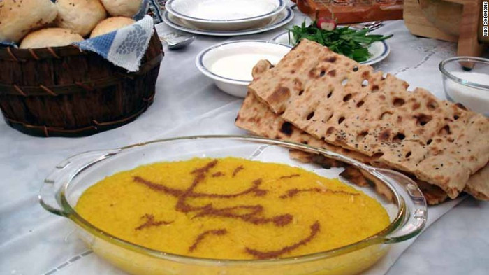 Mặc dù có vị đắng, nhưng bột nghệ tây vẫn tạo ra hương vị và màu sắc đặc biệt hấp dẫn cho món ăn. Mặc dù có vị đắng, nhưng bột nghệ tây vẫn tạo ra hương vị và màu sắc đặc biệt hấp dẫn cho món ăn.