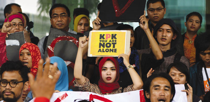 Người biểu tình ủng hộ KPK hôm 23/1. Người biểu tình ủng hộ KPK hôm 23/1.