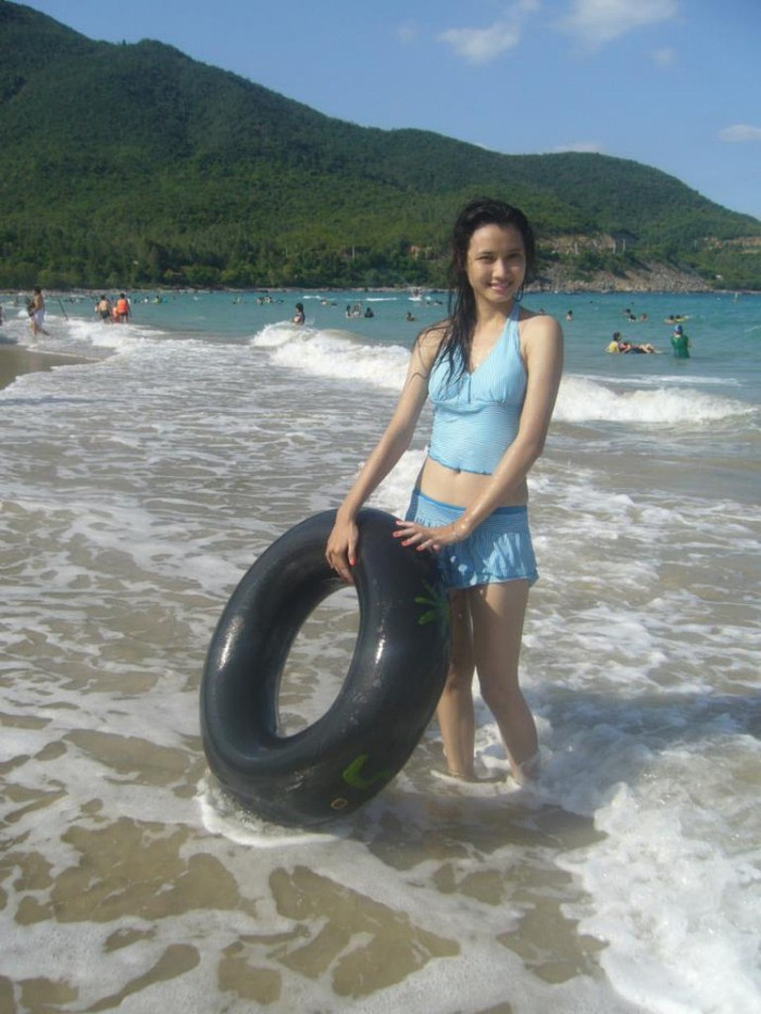 Bích Ngọc là một người hay cười, yêu biển vừ thích khám phá những điều mới mẻ.