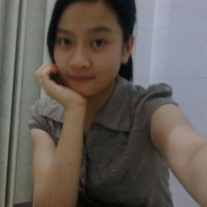 Thu Hoài đang là sinh viên năm nhất, lớp KT5-K6, khoa kế toán trường Đại học Công Nghiệp Hà Nội.