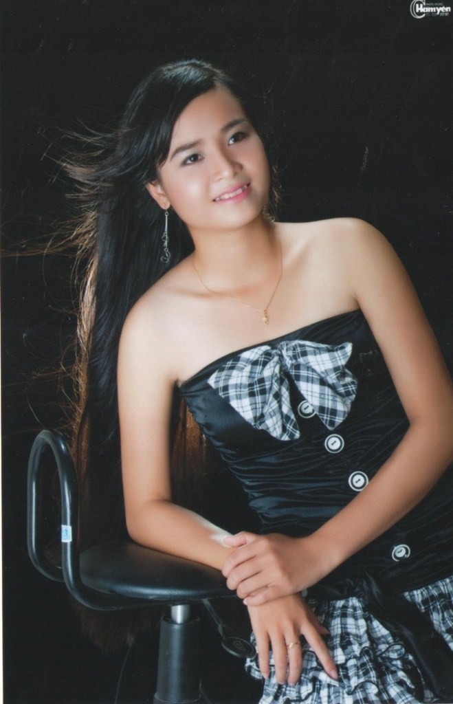 Thạch Tuyền có tính tình vui vẽ, thân thiện, tự tin, sở thích: xem phim, nghe nhạc, du lịch.