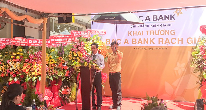 Ông Trần Văn Phước - Phó Giám đốc Ngân hàng Nhà nước chi nhánh tỉnh Kiên Giang phát biểu. Ông Trần Văn Phước - Phó Giám đốc Ngân hàng Nhà nước chi nhánh tỉnh Kiên Giang phát biểu.