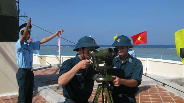 Một trong những nhiệm vụ trọng tâm của Chính phủ là kiên quyết bảo vệ độc lập chủ quyền lãnh thổ của Tổ quốc. ảnh: Thảo Nguyên. Một trong những nhiệm vụ trọng tâm của Chính phủ là kiên quyết bảo vệ độc lập chủ quyền lãnh thổ của Tổ quốc. ảnh: Thảo Nguyên.