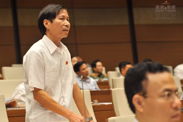 Đại biểu Bùi Văn Phương đánh giá, nếu không công khai minh bạch trong các dự án BOT sẽ khiến cho sức cạnh tranh của nền kinh tế suy giảm. ảnh: Trung tâm thông tin quốc hội.