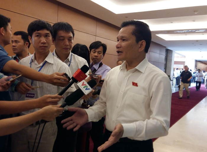 Đại biểu Bùi Sỹ Lợi nêu quan điểm: "Về hưu cũng phải xử lý, thế mới công bằng với công dân”. ảnh: Ngọc Quang. Đại biểu Bùi Sỹ Lợi nêu quan điểm: "Về hưu cũng phải xử lý, thế mới công bằng với công dân”. ảnh: Ngọc Quang.