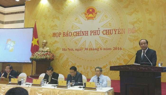 Bộ trưởng, Chủ nhiệm Văn phòng Chính phủ - ông Mai Tiến Dũng công bố nguyên nhân gây ra sự cố ô nhiễm biển miền Trung, khiến hàng loạt sinh vật biển chết bất thường là do xả thải sai quy định từ Formosa Hà Tĩnh. ảnh: Ngọc Quang. Bộ trưởng, Chủ nhiệm Văn phòng Chính phủ - ông Mai Tiến Dũng công bố nguyên nhân gây ra sự cố ô nhiễm biển miền Trung, khiến hàng loạt sinh vật biển chết bất thường là do xả thải sai quy định từ Formosa Hà Tĩnh. ảnh: Ngọc Quang.