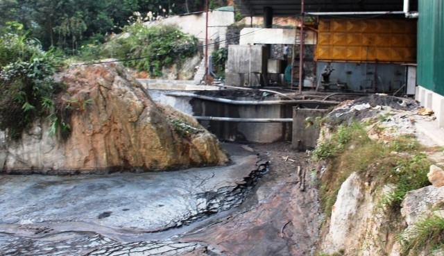 Nhà máy chế biến tinh bột sắn của Công ty TNHH Một thành viên 356 xả thải gây ô nhiễm nghiêm trọng tại thôn Tân Mỹ và Thượng Mỹ, xã Việt Vinh, huyện Bắc Quang, tỉnh Hà Giang. ảnh: Báo Nhân dân. Nhà máy chế biến tinh bột sắn của Công ty TNHH Một thành viên 356 xả thải gây ô nhiễm nghiêm trọng tại thôn Tân Mỹ và Thượng Mỹ, xã Việt Vinh, huyện Bắc Quang, tỉnh Hà Giang. ảnh: Báo Nhân dân.